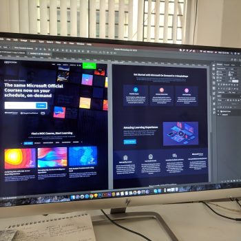 grey-flat-screen-computer-monitor-i1vqzsu86ok